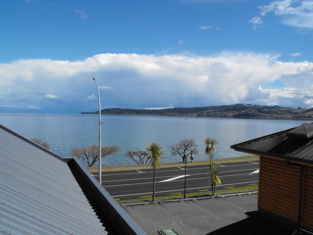 Baycourt Lakefront Motel Tauposjön Exteriör bild
